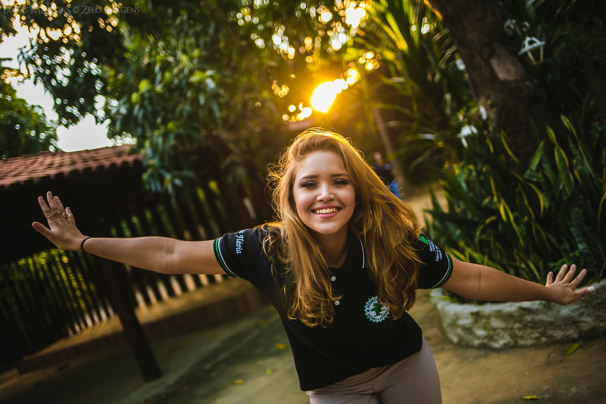 ensaio de formatura araçuaí uait formanda ao por do sol