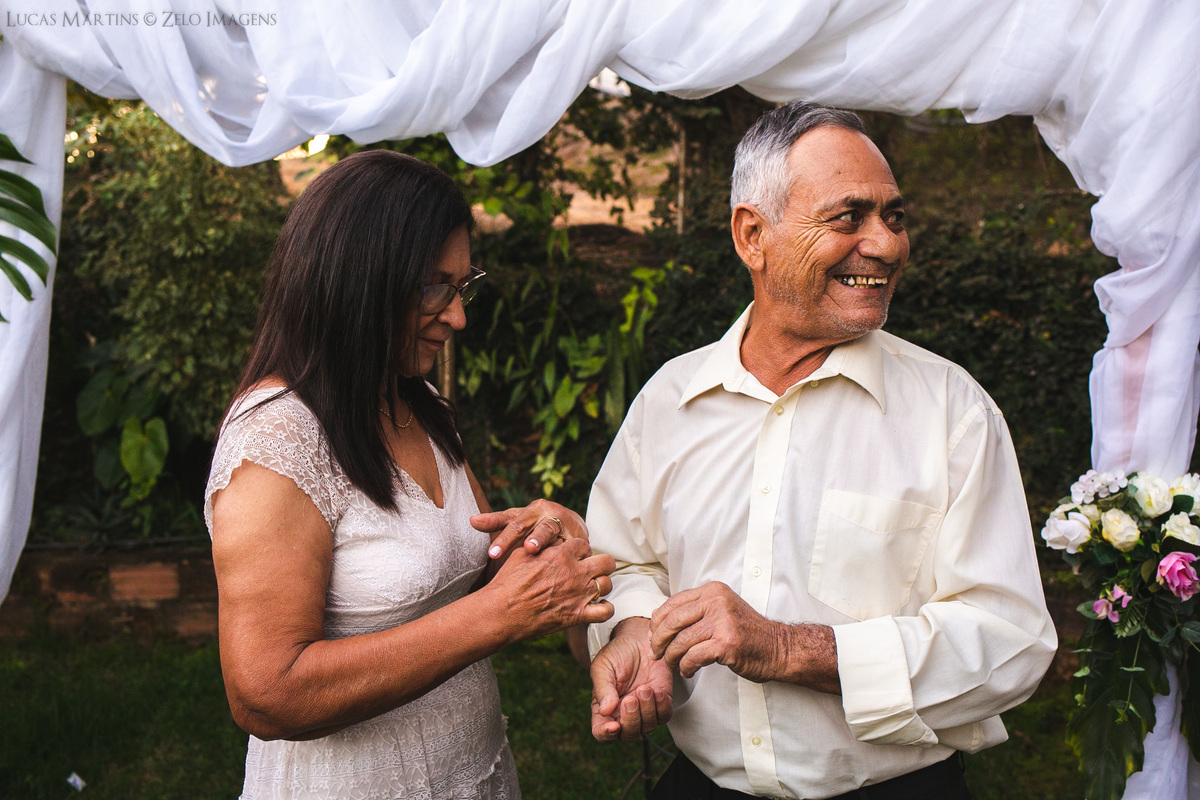 bodas de ouro no sitio casamento engenheiro schnoor aracuai troca de aliança
