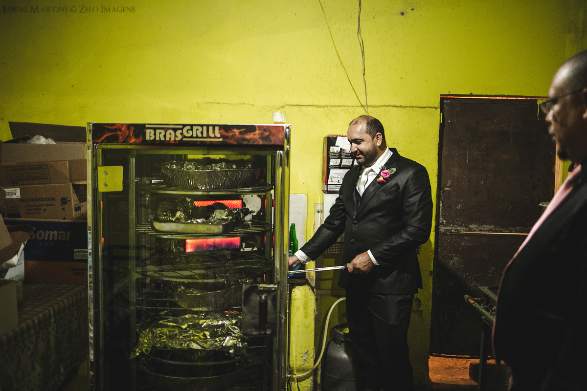 casamento virgem da lapa noivo na churrasqueira