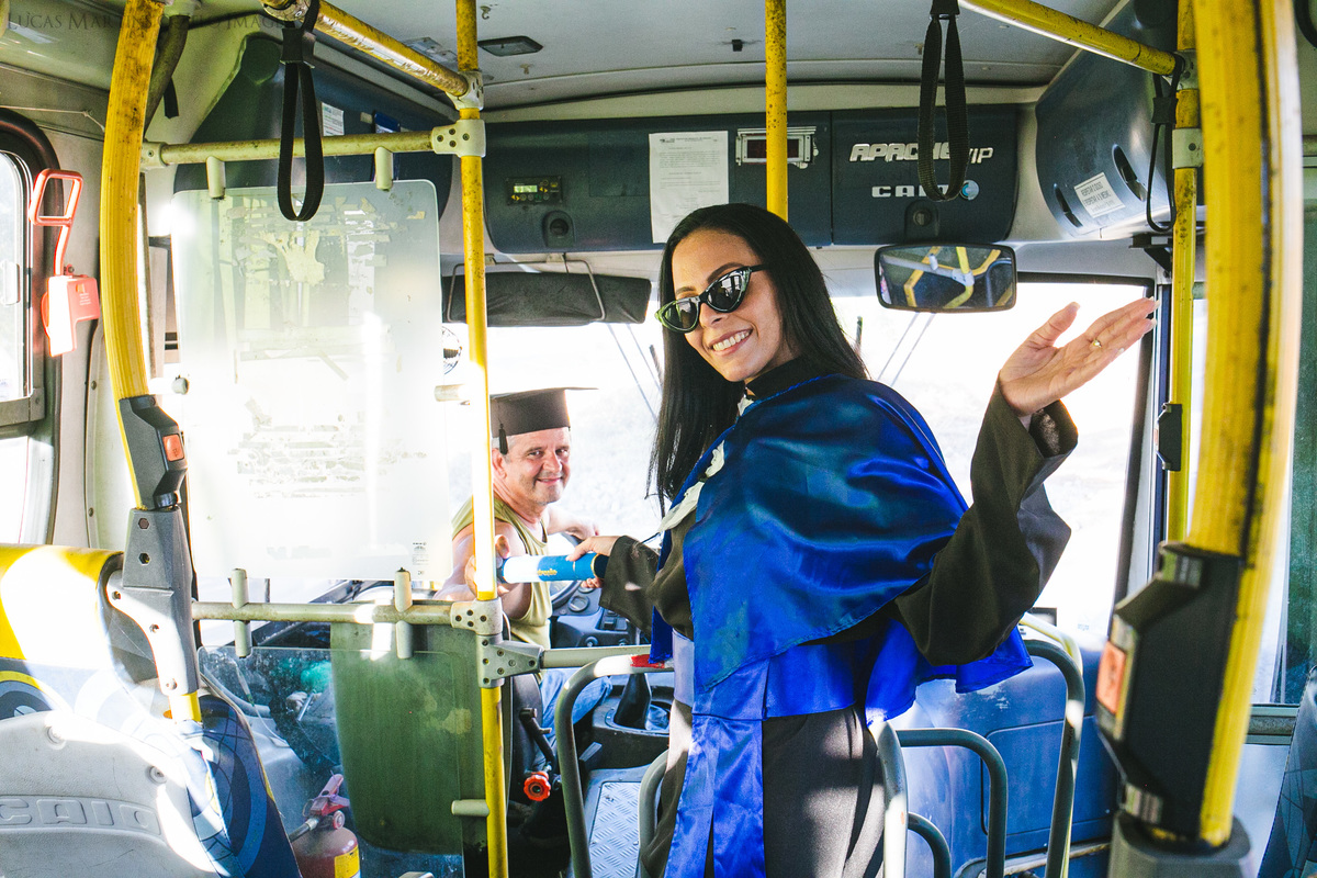 Ensaio de formatura beca onibus araçuaí mg administração