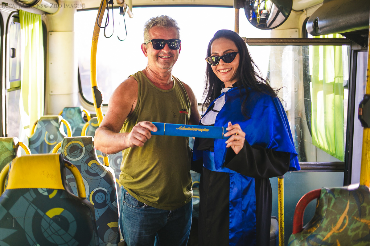 Ensaio de formatura beca onibus araçuaí mg administração