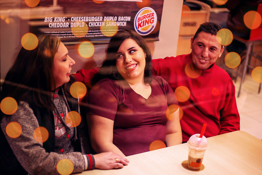 debutante e familia no burguer king