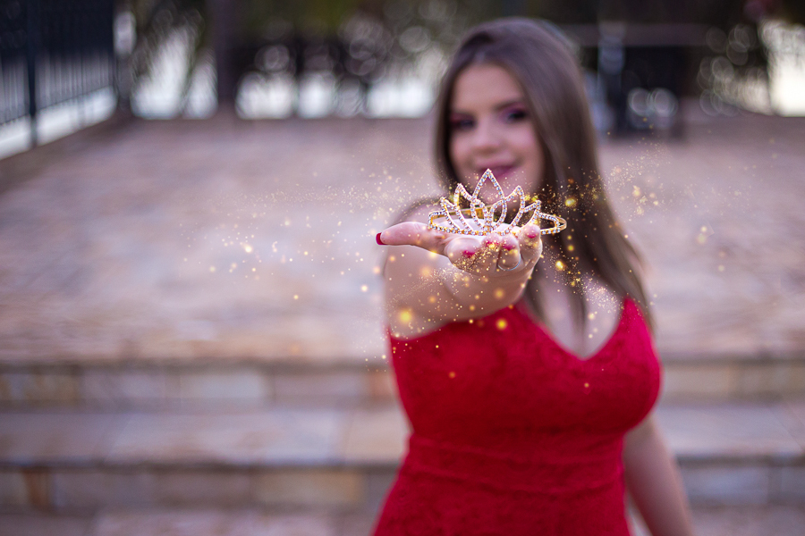 debutante com sua coroa com brilho