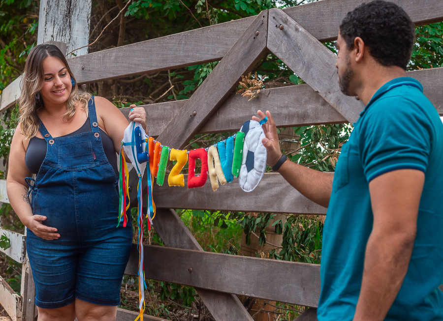 ensaio gestante com nome na porteira