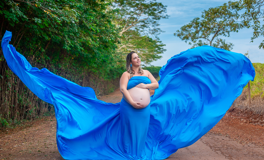 ensaio gestante vestido voando como assas