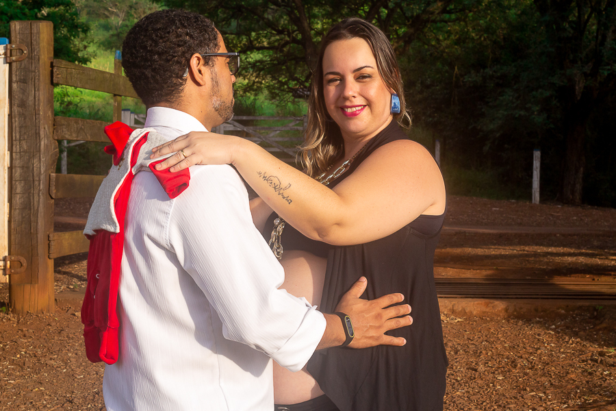 ensaio gestante com roupinha do bebê