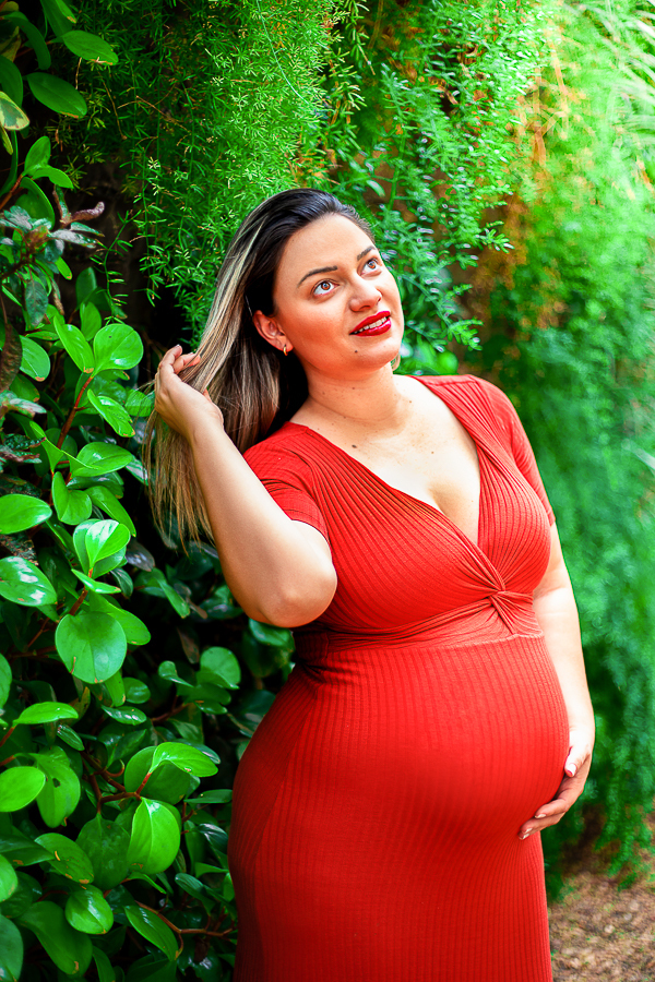 ensaio gestante na vegetação