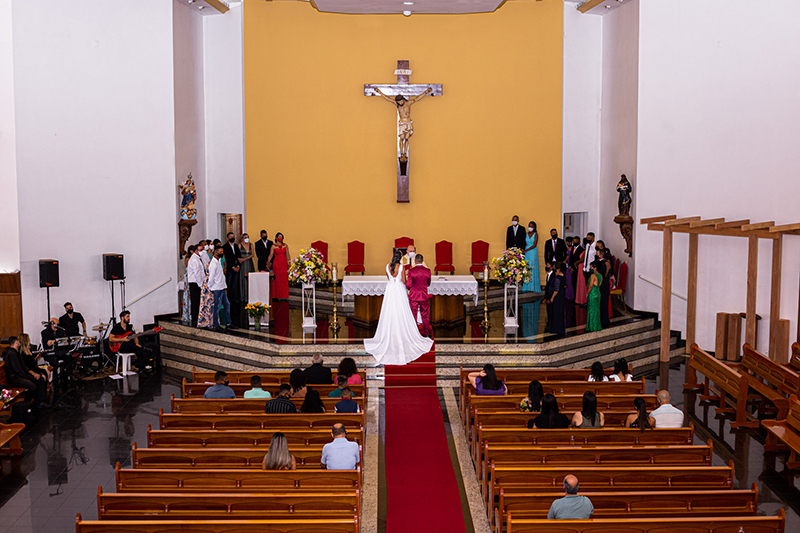 Foto criativa da parte de cima da igreja