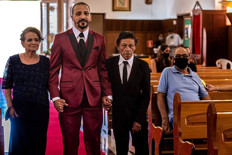 Entrada no do noivo na igreja na cidade de jau sp