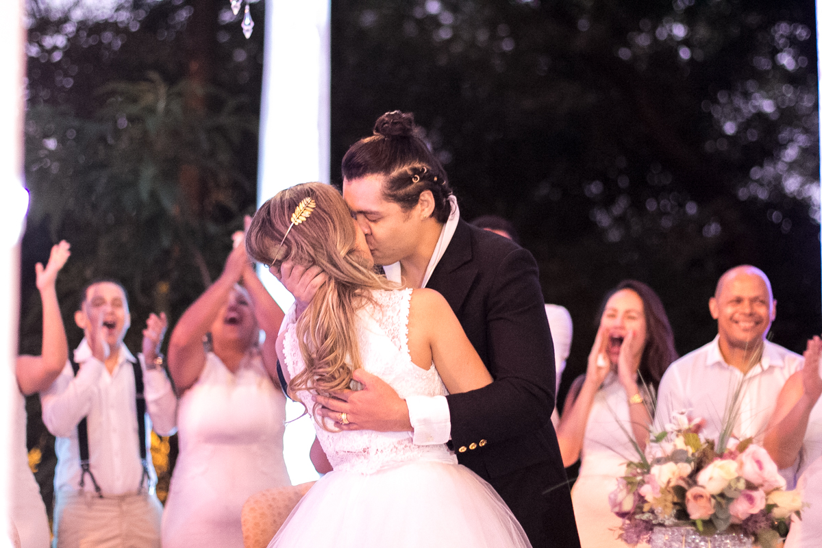 e pode beijar a noiva...