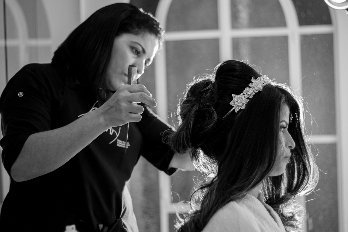 FOTOGRAFIA DIA DA NOIVA , PENTEADO DA NOIVA SENDO EXECUTADO POR  SOLANG'S CABELEIREIRA EM FRANCISCO MORATO