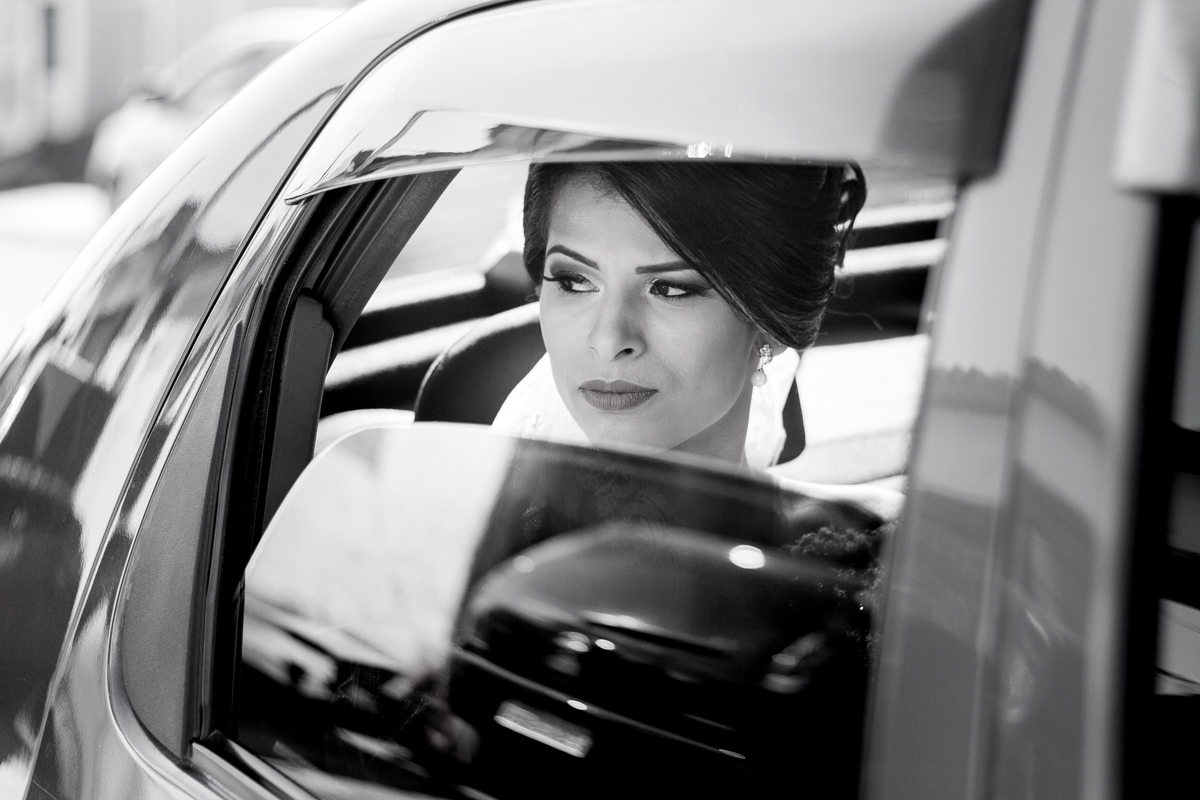 FOTOGRAFIA NOIVA CHEGANDO NO CASAMENTO NO SALÃO DO REINO DAS TESTEMUNHAS DE JEOVÁ EM FRANCISCO MORATO