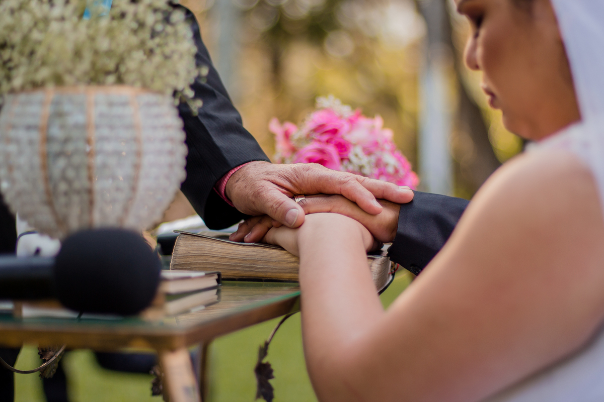 fotografia de casamento em mairiporã  benção das alianças