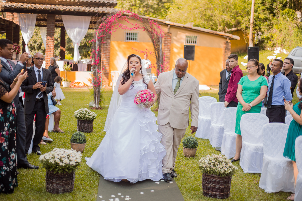 fotografia de casamento em mairiporã entrada da noiva