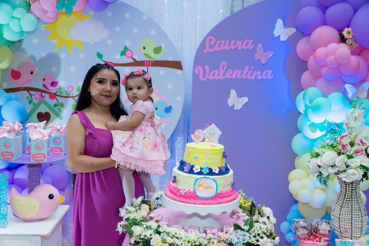 Comemoração do aniversário de 01 ano da Laura Valentina, reunindo a famílias e amigos para esse dia tão especial. 