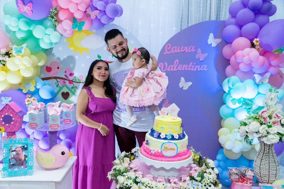 Comemoração do aniversário de 01 ano da Laura Valentina, reunindo a famílias e amigos para esse dia tão especial. 