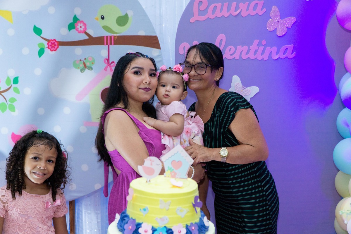 Comemoração do aniversário de 01 ano da Laura Valentina, reunindo a famílias e amigos para esse dia tão especial. 