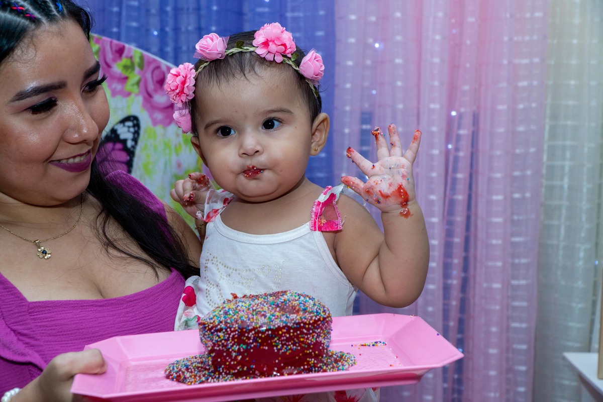 Comemoração do aniversário de 01 ano da Laura Valentina, reunindo a famílias e amigos para esse dia tão especial. 