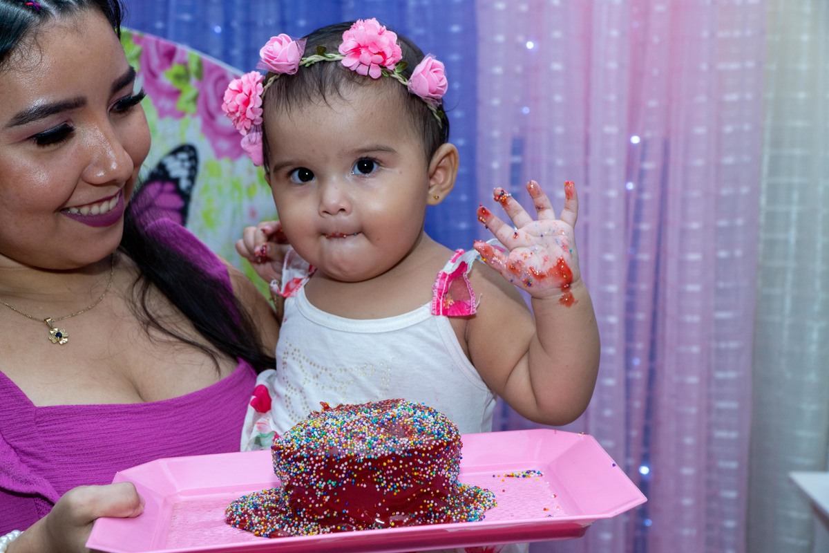 Comemoração do aniversário de 01 ano da Laura Valentina, reunindo a famílias e amigos para esse dia tão especial. 