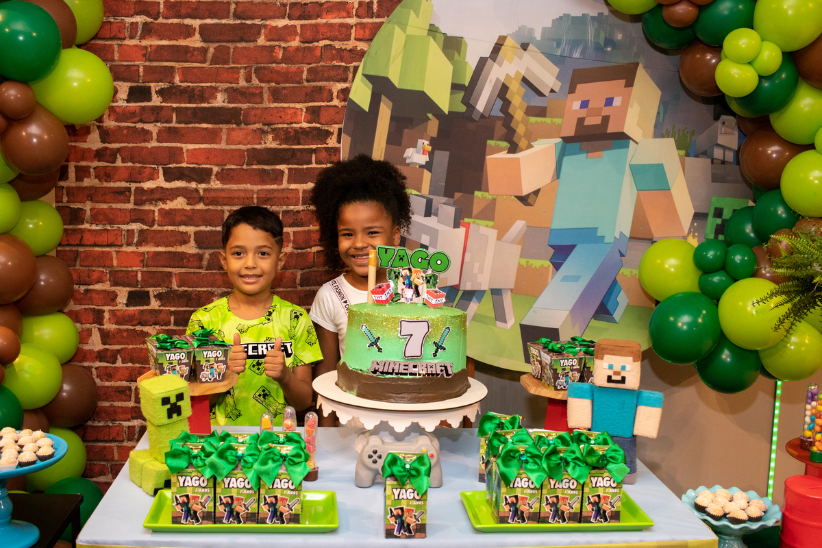 Aniversário 07 anos Yago Arena Royale Esports - Estúdio Composição 