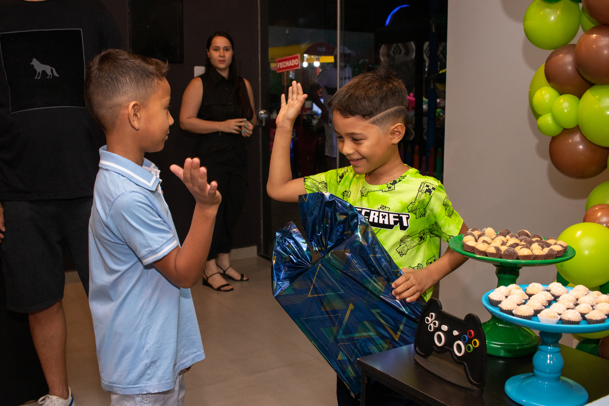 Aniversário 07 anos Yago Arena Royale Esports - Estúdio Composição 