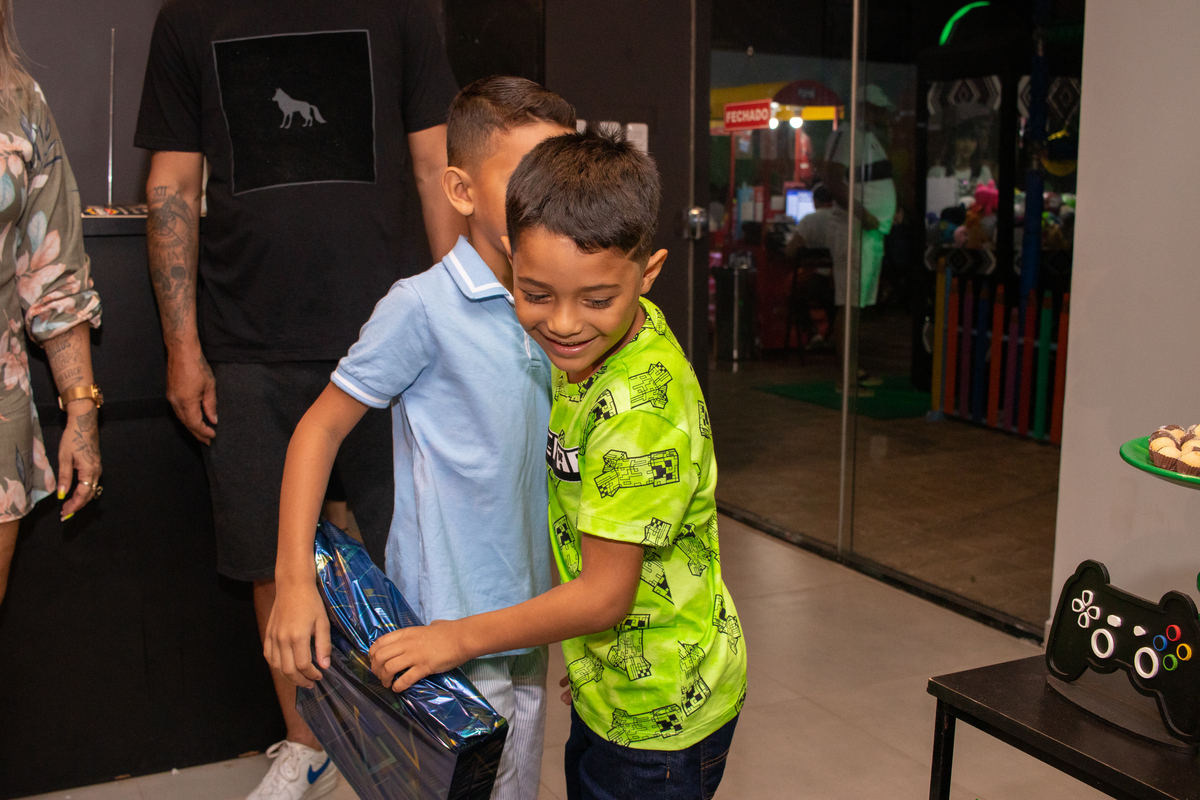 Aniversário 07 anos Yago Arena Royale Esports - Estúdio Composição 