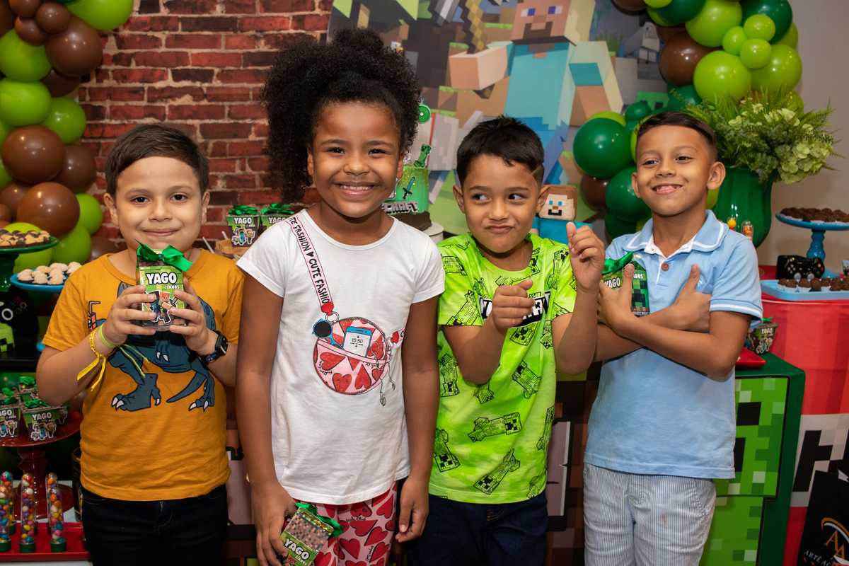 Aniversário 07 anos Yago Arena Royale Esports - Estúdio Composição 