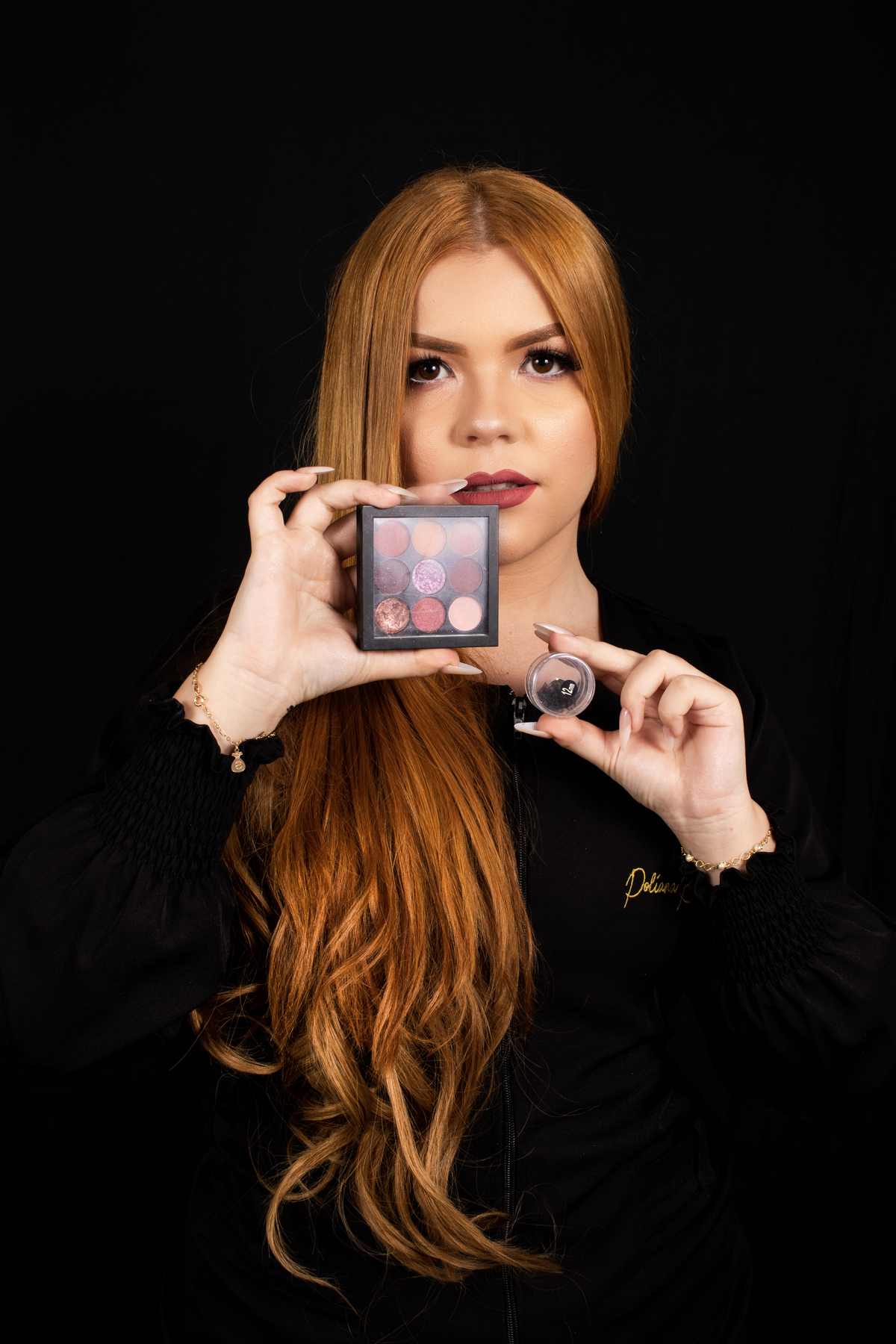 Ensaio coorporativo em estúdio com a profissional @poliana_rego da @polianabeauty_

Investir na sua imagem profissional é essencial ✅