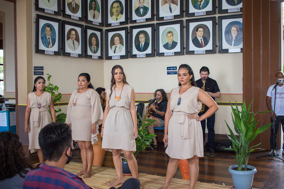 Exposição e Desfile de Moda com Biojoias de Cerâmica - Centro Cultural João Fona - Santarém - Pará