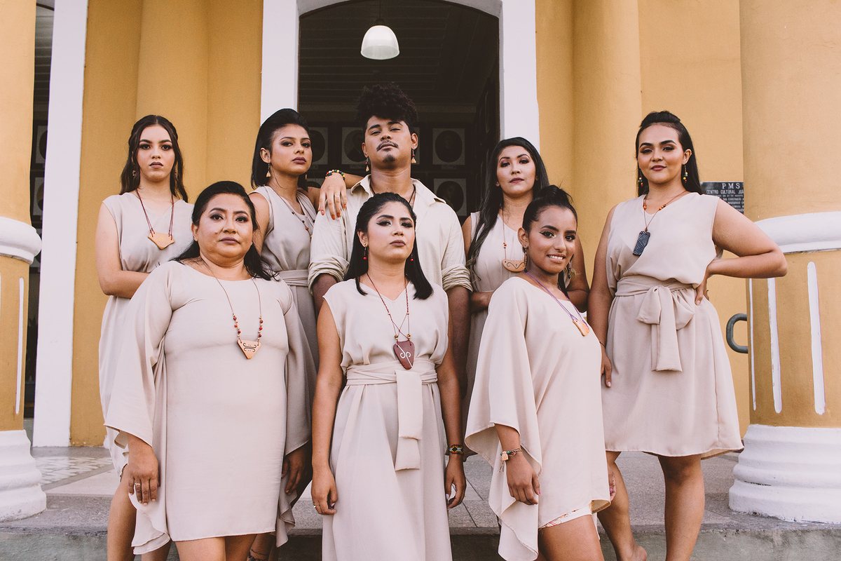 Exposição e Desfile de Moda com Biojoias de Cerâmica - Centro Cultural João Fona - Santarém - Pará