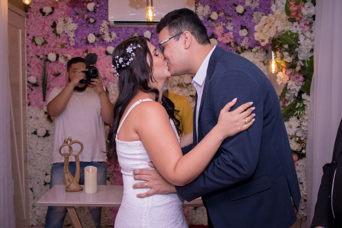 Celebramos o amor, a união, o inicio de um novo capítulo na vida desse casal super especial @gustavogt_campos e @alana_moniique