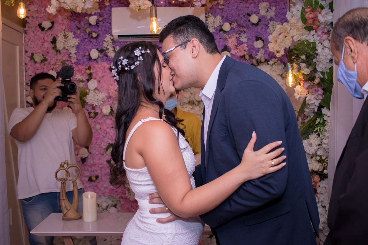 Celebramos o amor, a união, o inicio de um novo capítulo na vida desse casal super especial @gustavogt_campos e @alana_moniique