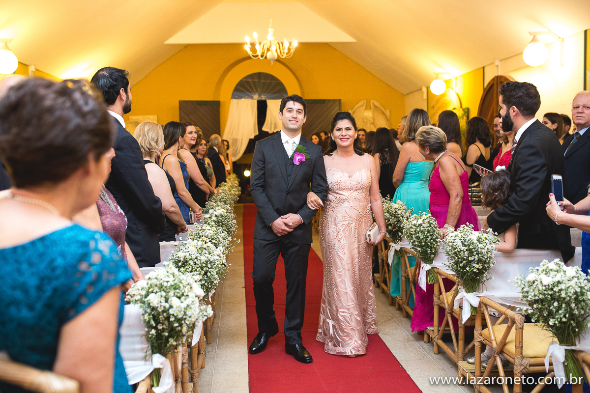 Entrada do noivo na capela do Hotel Villa Verde em Avaré