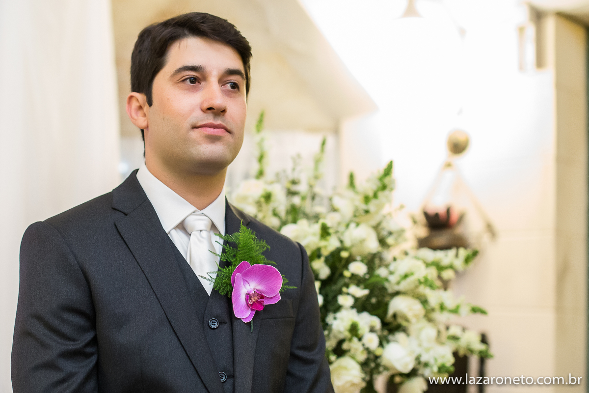 Noivo a espera da noiva no hotel villa Verde em Avaré