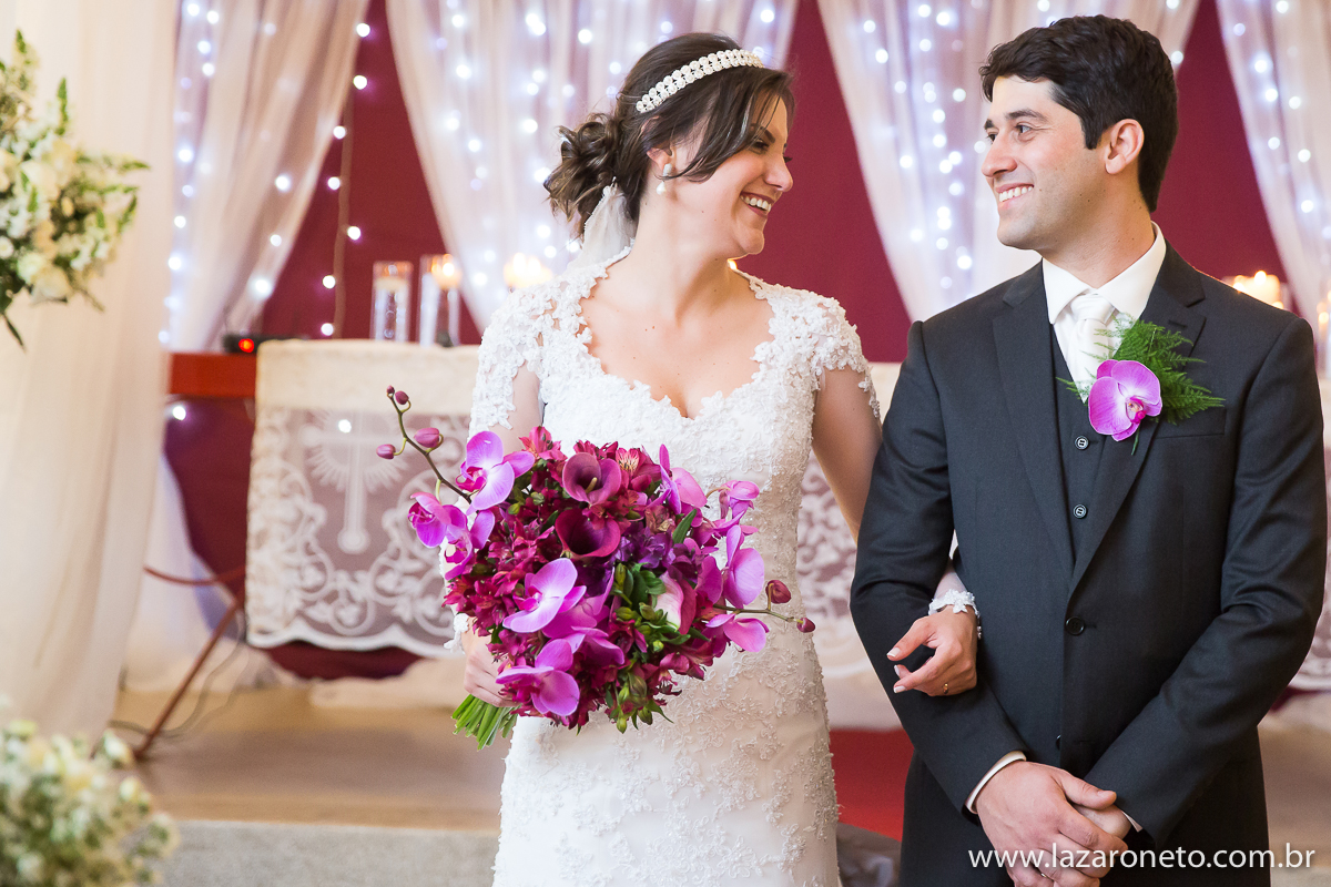 Troca de olhares dos Noivos  em Casamento em Avaré