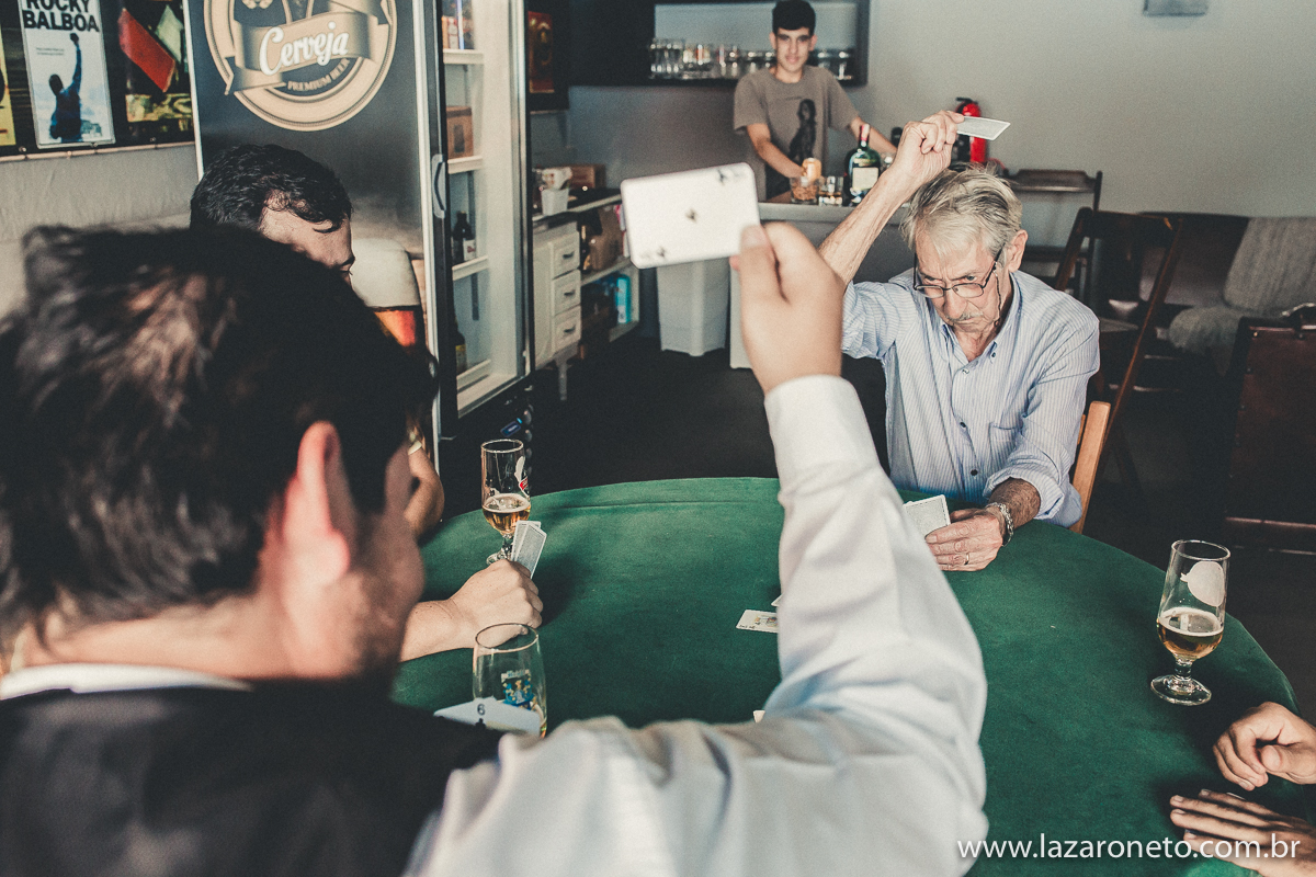 making off do noivo saem belas fotografias na cidade de Botucatu