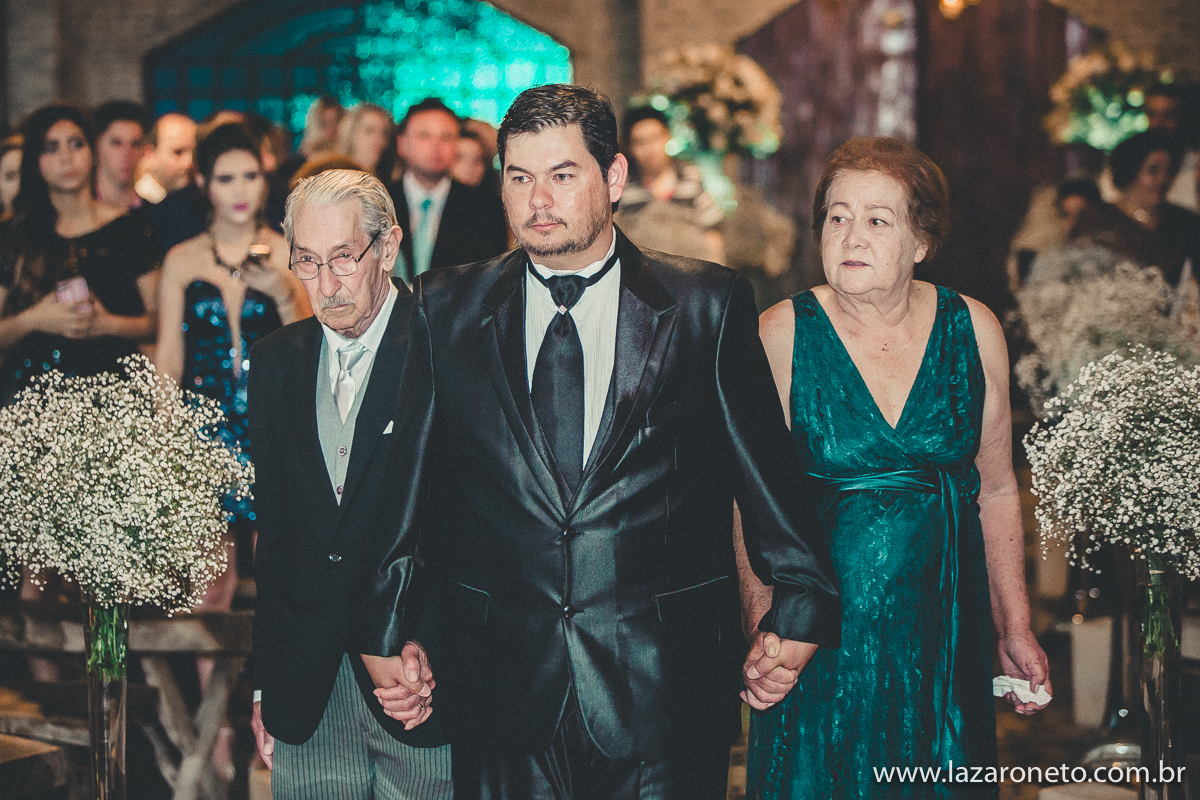 foto do noivo entrando