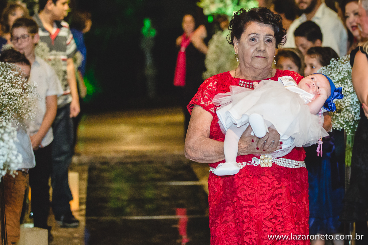 criança entrando em Casamento em Botucatu - SP