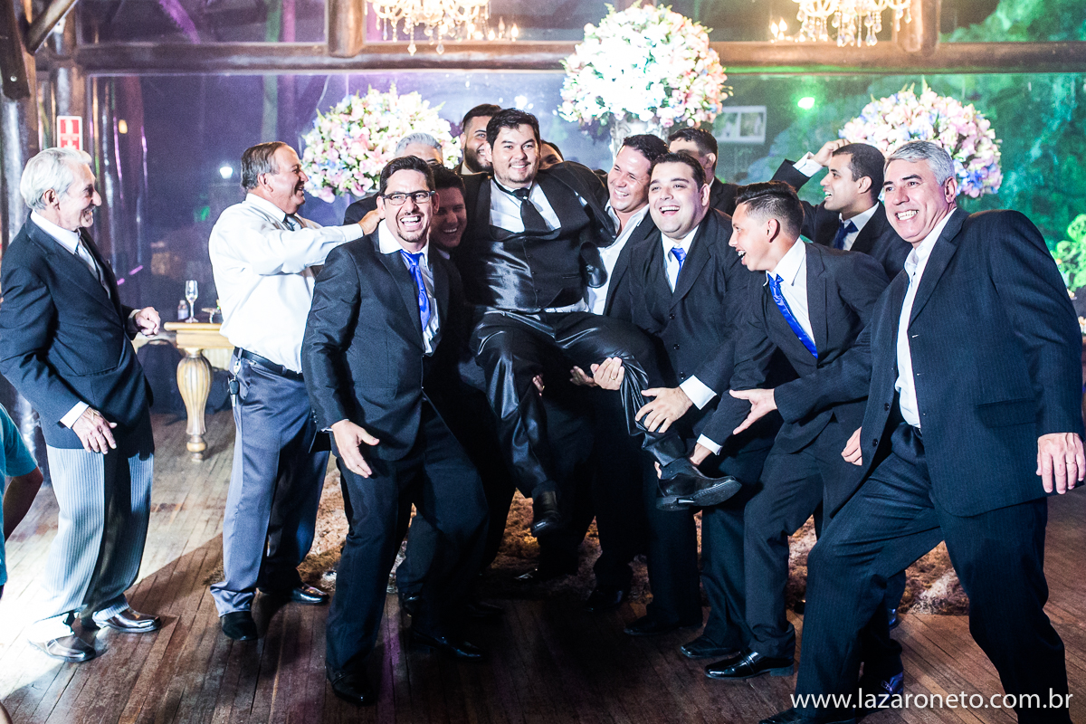 Padrinhos fazem belas fotos no casamento em Botucatu-SP