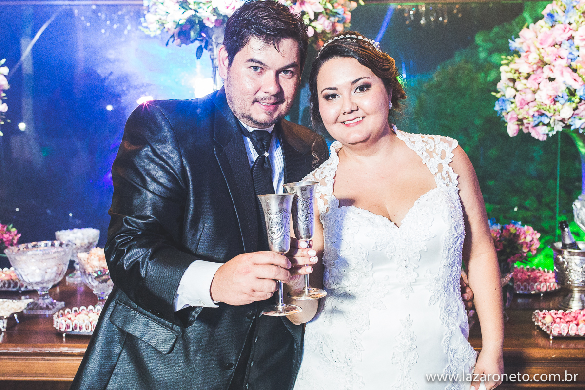 Brinde dos noivos na cidade de Botucatu e sai linda fotografia