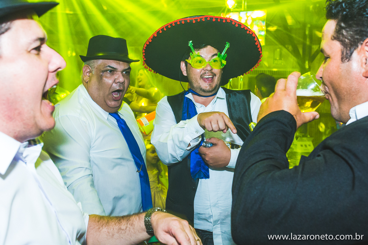 Hora da gravata em casamento em Botucatu