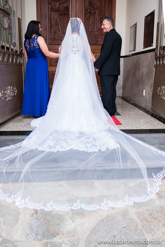 Noiva prestes a entrar em Itatinga