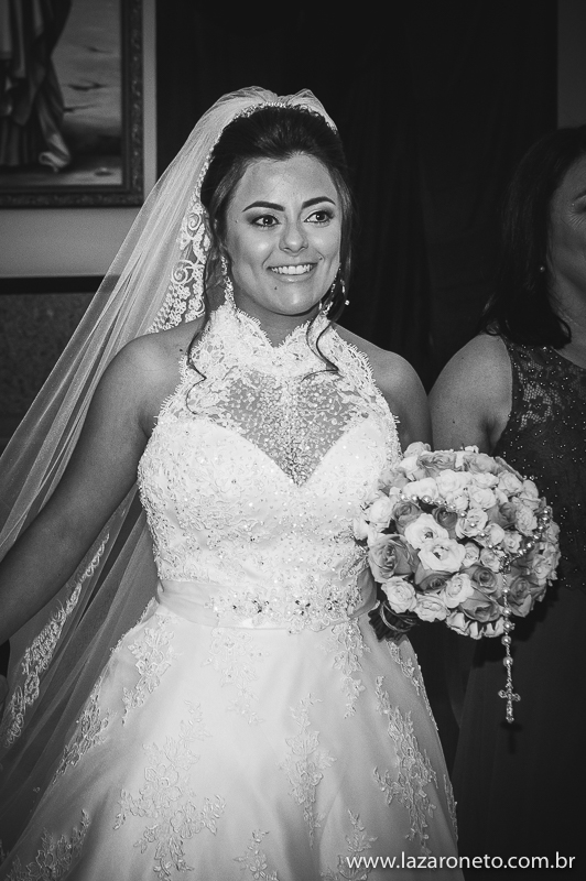 foto preto e branco da noiva em Itatinga