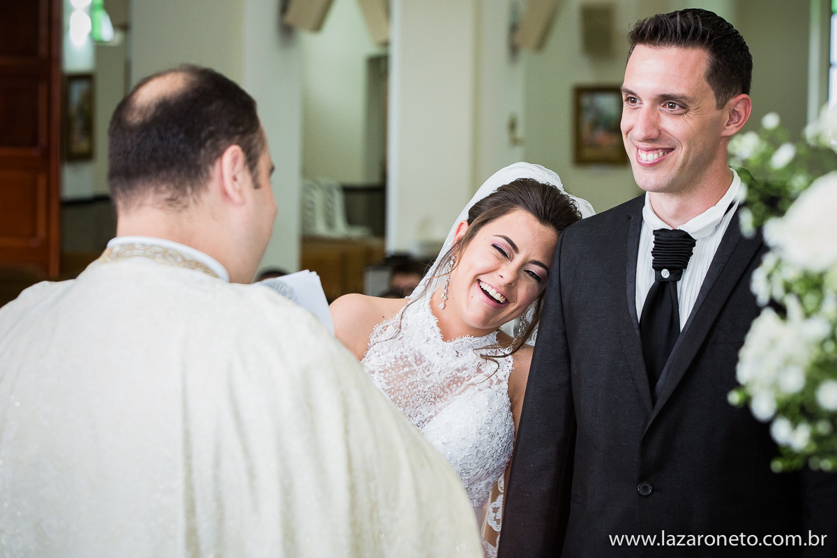 noivos felizes em itatinga próximo a botucatu