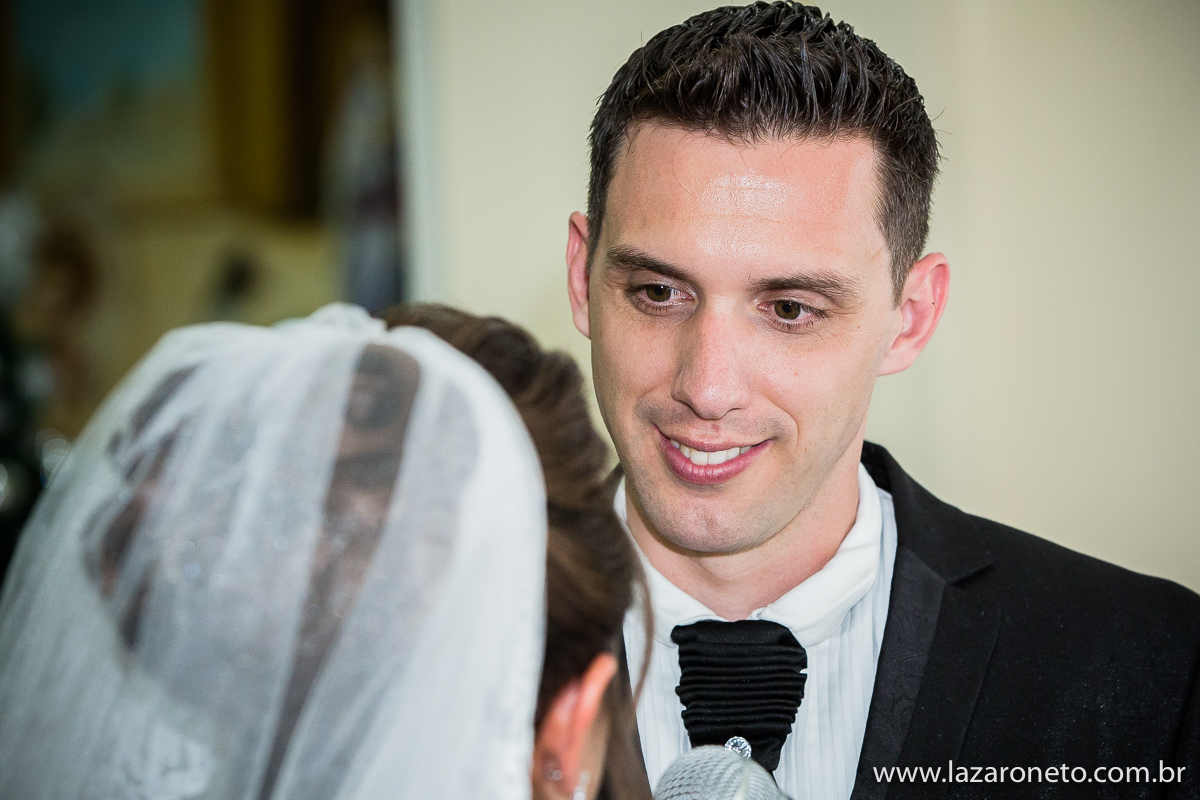 Olhar do noivo em Itatinga