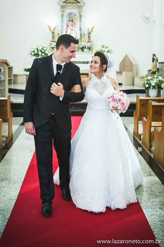 saída dos noivos na igreja Matriz de Itatinga próximo a Botucatu