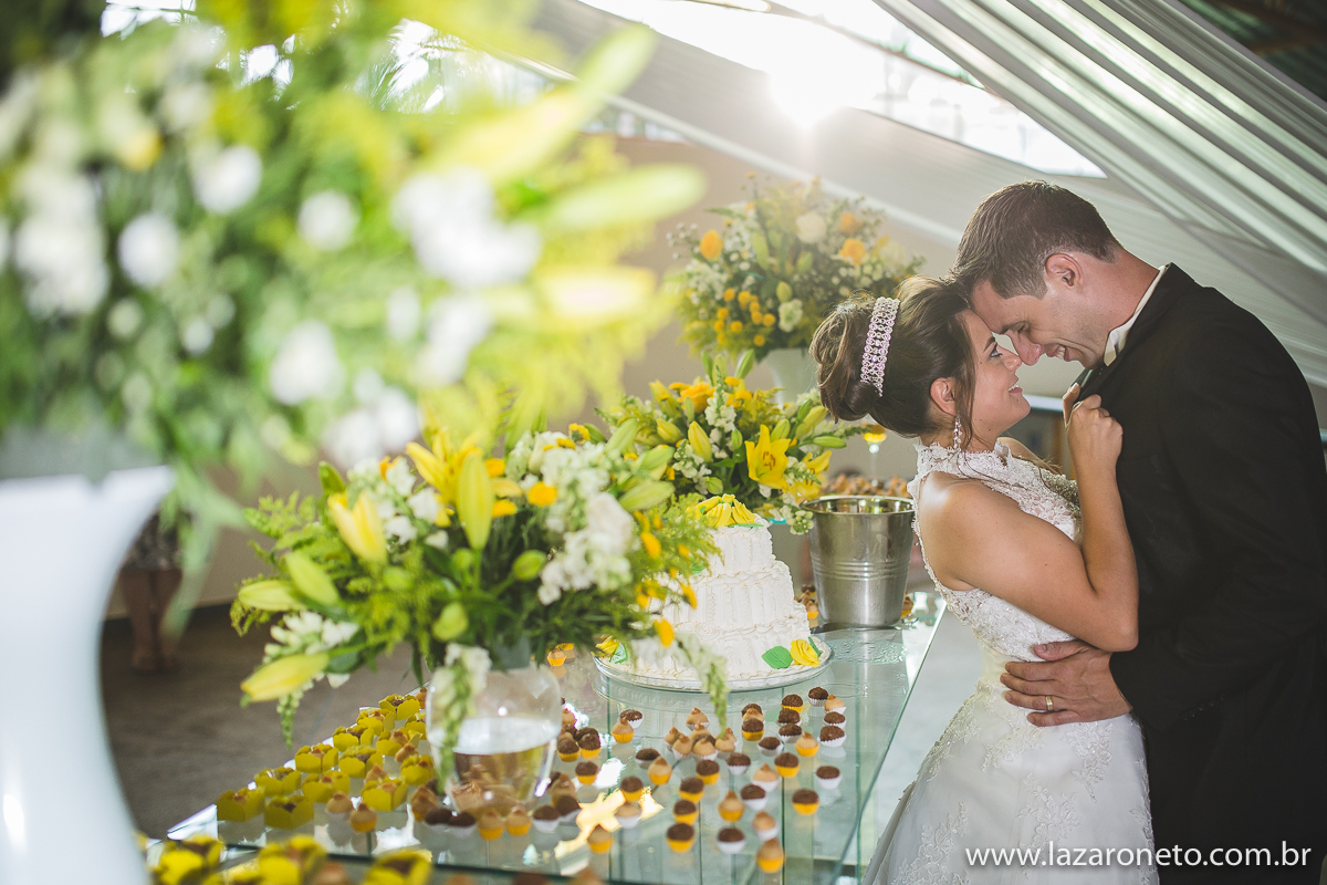 Foto no bolo em Casamento em Itatinga
