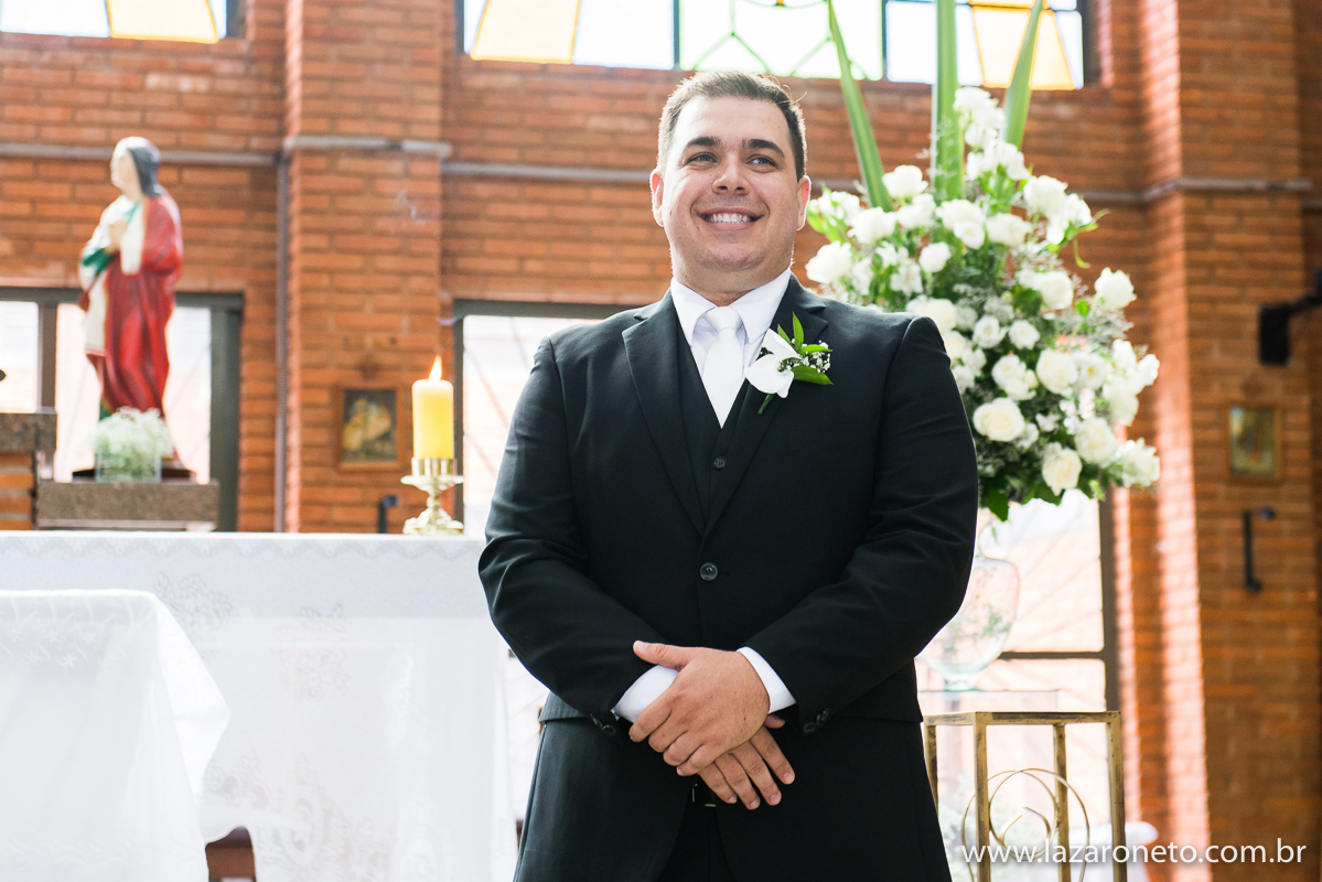 Noivo emocionado e fotografo de casamento em Itatinga, Botucatu