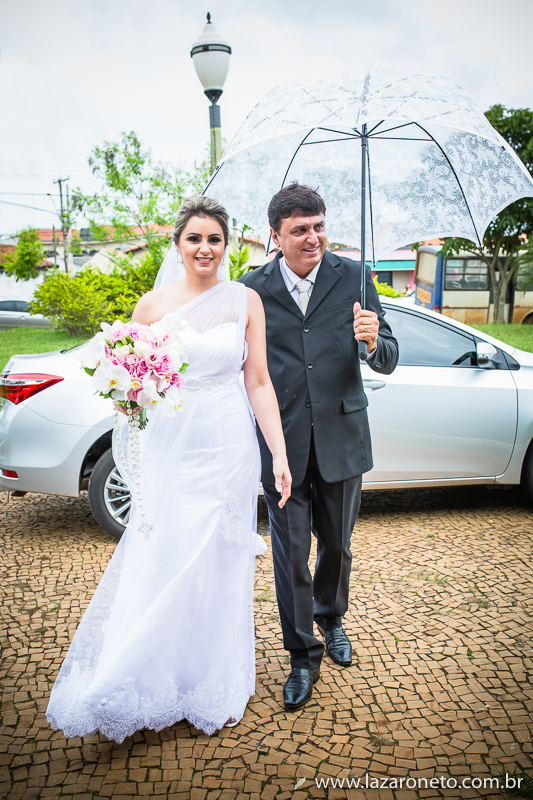 Noiva chega para casamento em Itatinga, Botucatu