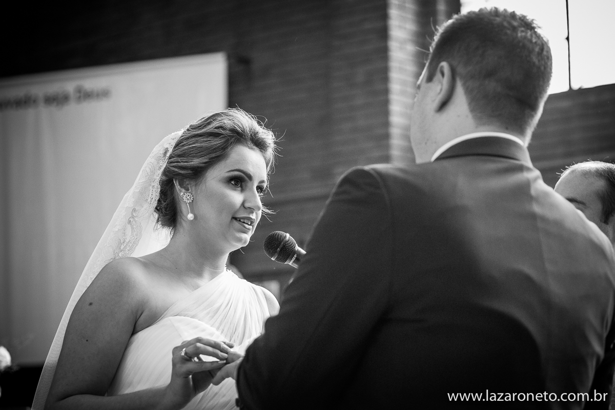 colocando aliança Casamento, fotografo Itatinga, Botucatu, avaré